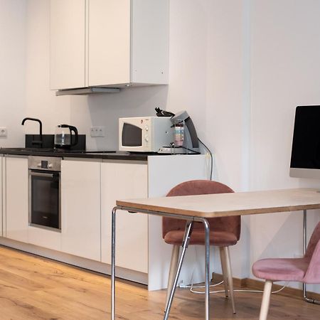 Apartment Mit Parkblick & Massagestuhl Leipzig Bagian luar foto