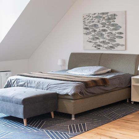 Apartment Mit Parkblick & Massagestuhl Leipzig Bagian luar foto