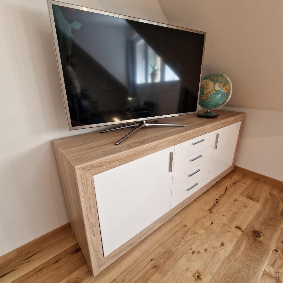 Apartment Mit Parkblick & Massagestuhl Leipzig Bagian luar foto
