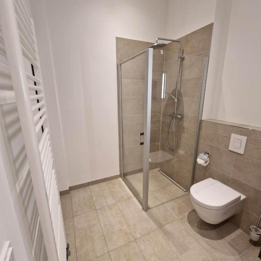 Apartment Mit Parkblick & Massagestuhl Leipzig Bagian luar foto