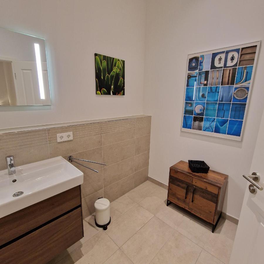 Apartment Mit Parkblick & Massagestuhl Leipzig Bagian luar foto