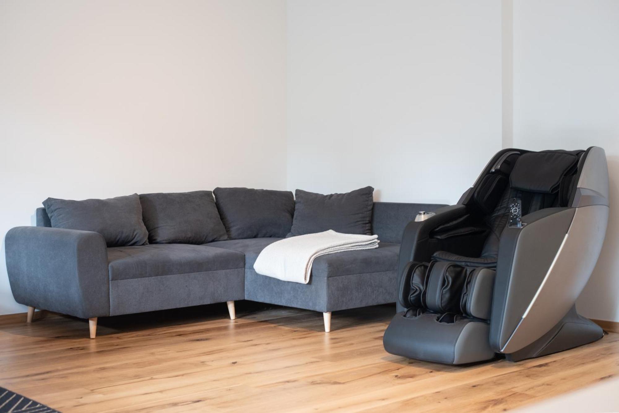 Apartment Mit Parkblick & Massagestuhl Leipzig Bagian luar foto